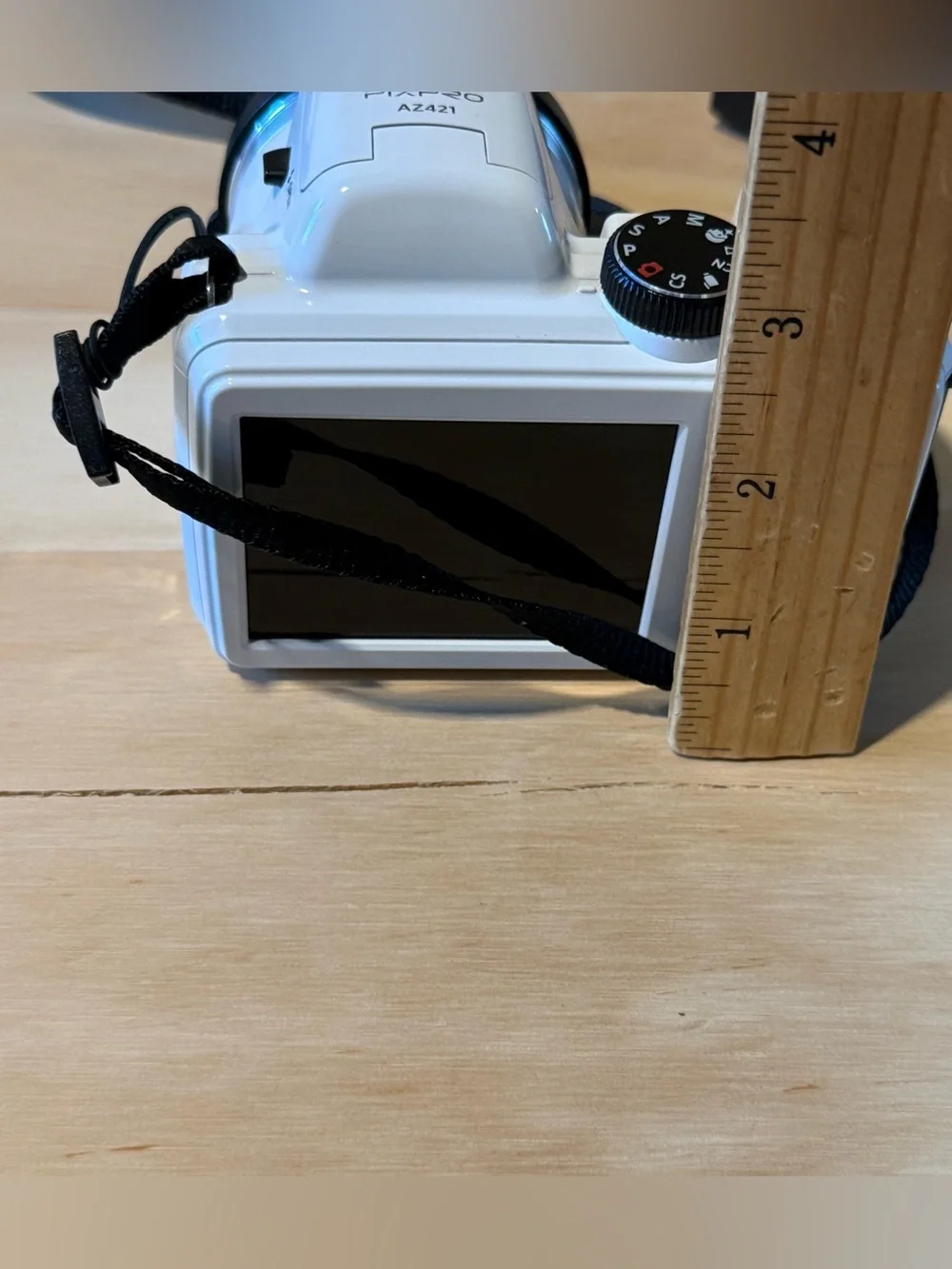 Kodak PIXPRO AZ421 16.0 MP Digital Camera Wht Tested Good w/Bat-Char-SDCard Read